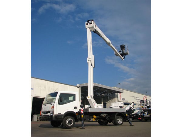 Noleggio-camion-con-cestello-s-2010-milano